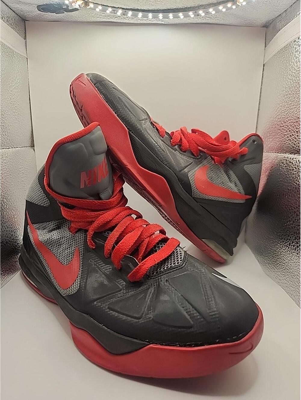 Nike Mens Size 8  Basketball Shoes Sneakers  Red